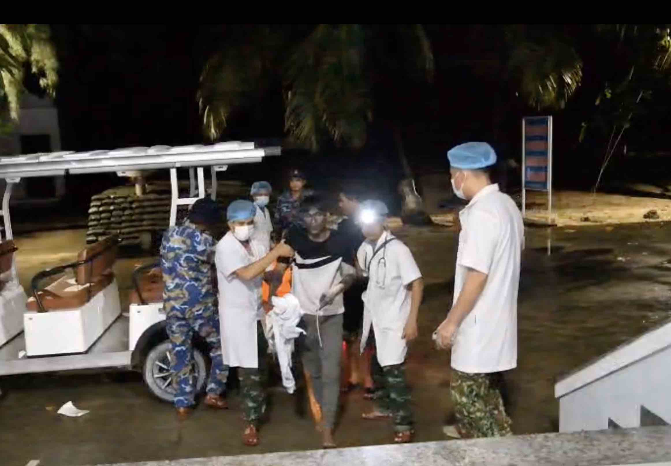 Le centre medical de l'île de Son Ca a secouru un pecheur atteint d'hypophyse en phase terminale. Photo : Thanh Vu