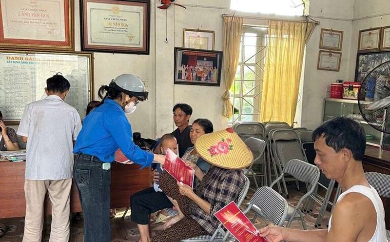 Spreading digital transformation from villages and alleys in Hung Yen. Photo: Hong Chau Ward Youth Union