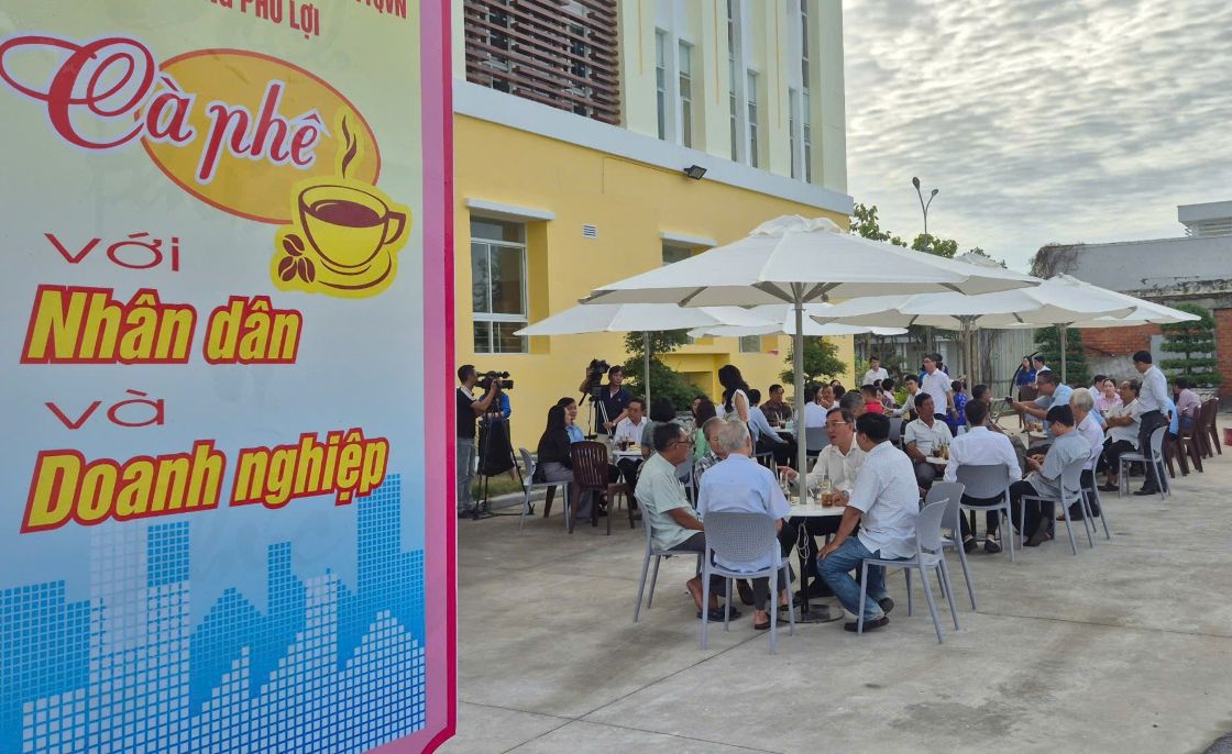 Mo hinh Ca phe voi Nhan dan va doanh nghiep tai phuong Phu Loi, TP Can Tho giup chinh quyen gan gui, ket noi. Anh: Phuong Anh