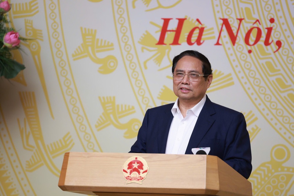 Politburo member and Prime Minister Pham Minh Chinh requested to study and propose adjustments and supplements to policies and laws on land. Photo: VGP