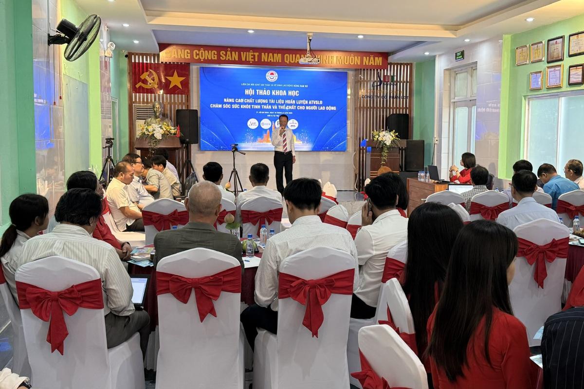 労働者の精神衛生とATVSLDに関するセミナーの風景。写真:Thanh An