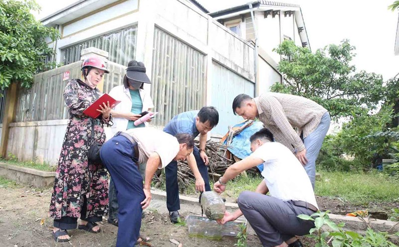 Disposing firecrackers in waste containing water to limit mosquito growth, potentially increasing dengue fever. Photo: Tuan Dung.