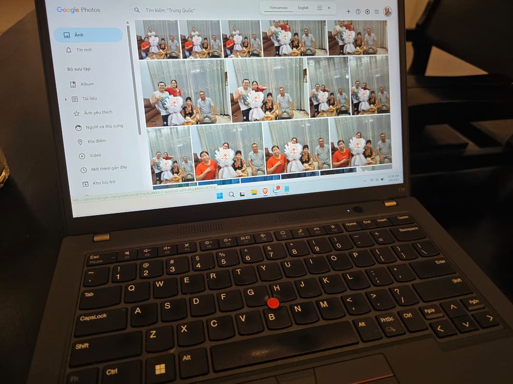 Use digital platforms to capture family moments. Photo: Tuan Dat