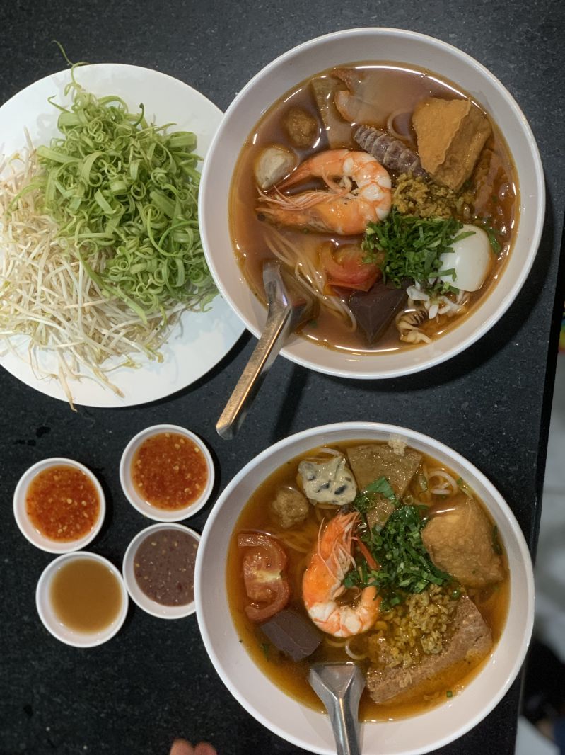 A bowl of vermicelli soup combines the latest combination of seafood and traditional cooking methods. Photo: An Le