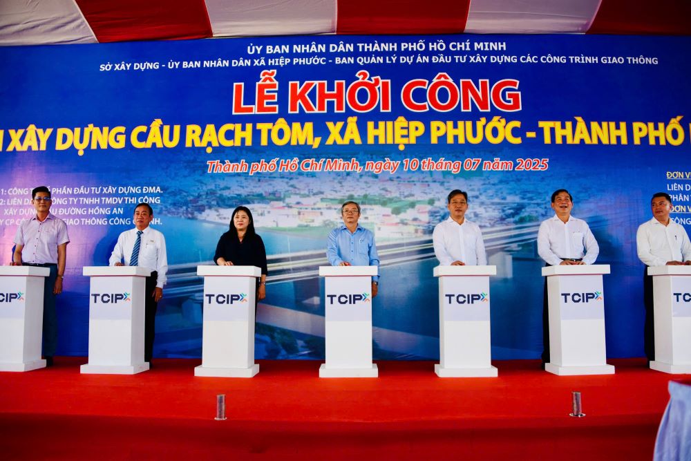 호치민시 남부 지역의 교통 체증 지점은 5천억 동 규모의 새 다리 건설 시작으로 해소되었습니다