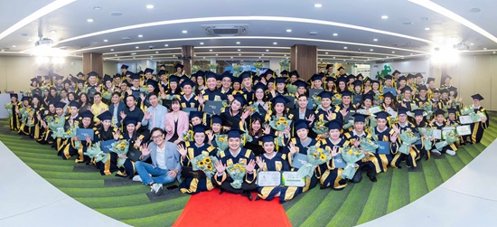 Amwayベトナムが184人の体重管理コンサルタントに翼を与える。写真:Amway