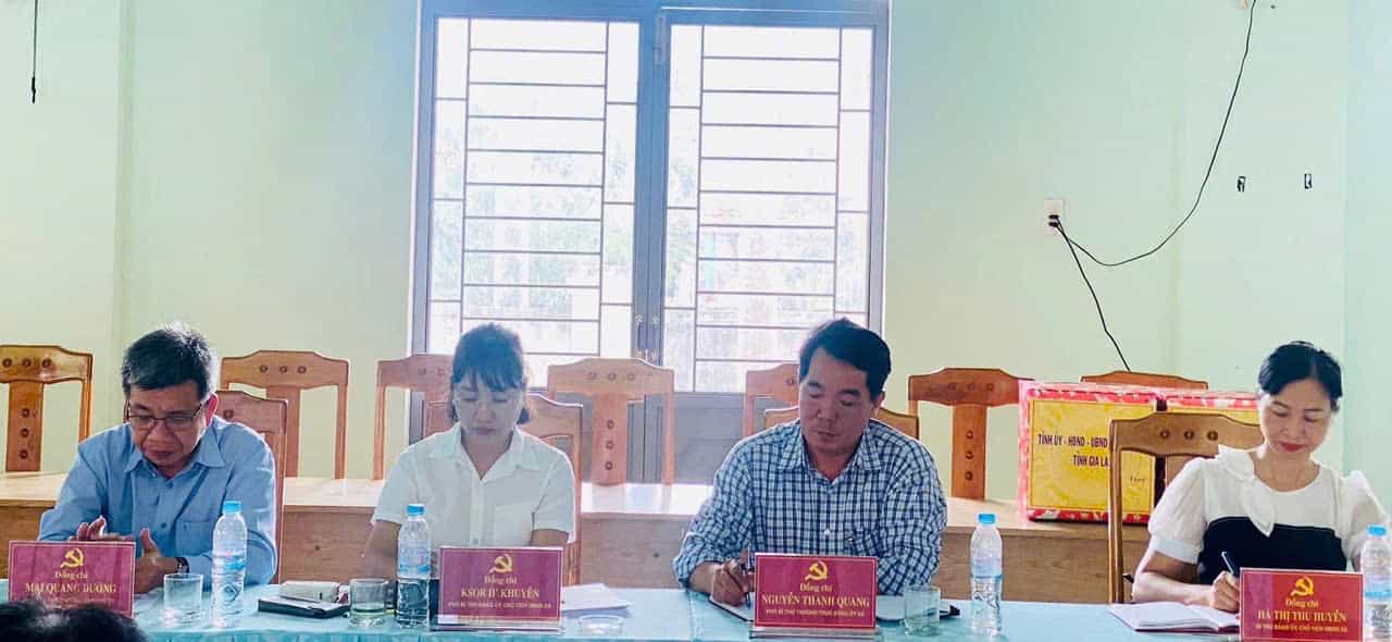 Chu tich Uy ban MTTQ Viet Nam tinh Gia Lai dong vien can bo xa no luc chuyen doi so, nang cao nghiep vu de phuc vu nguoi dan. Anh: Nguyen Sang
