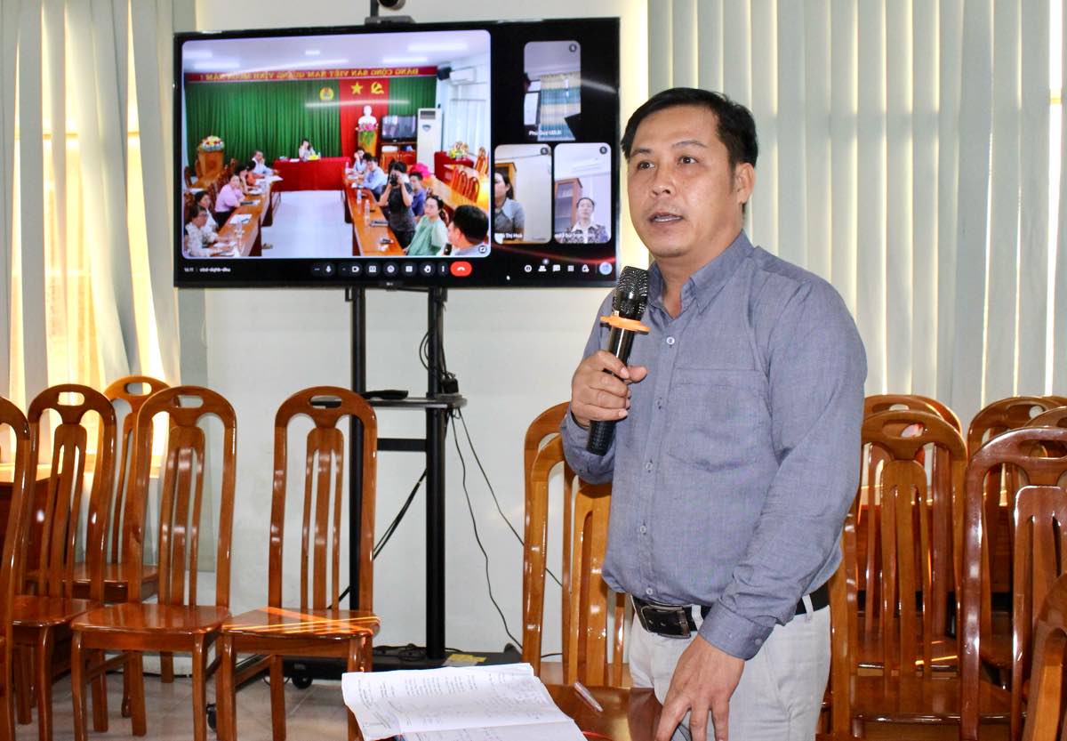Chu tich Cong doan phuong Mui Ne dua ra mot so kien nghi. Anh: Pham Duy