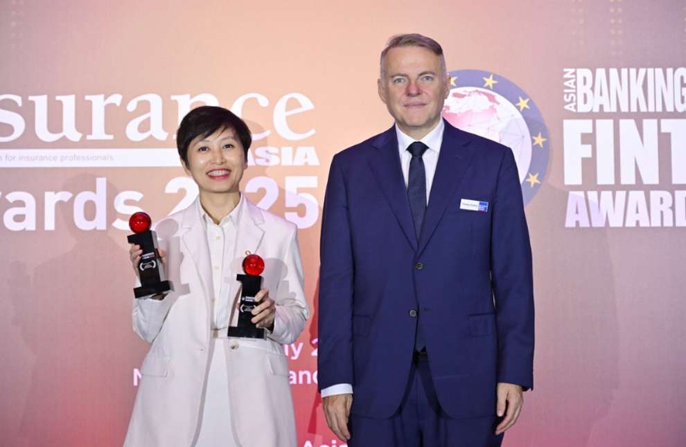 Ba Pham Thi Huong Giang – Giam doc Trung tam tiep thi truyen thong cua OPES tai le trao giai Insurance Asia Awards 2025. Anh: VPBank.