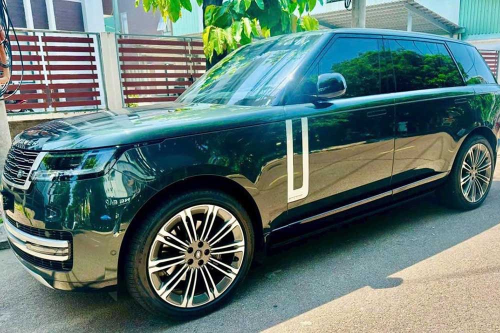 El Range Rover de la nueva generacion con pintura azul y lujoso interior de cuero de vaca. Foto: ANH PHUC