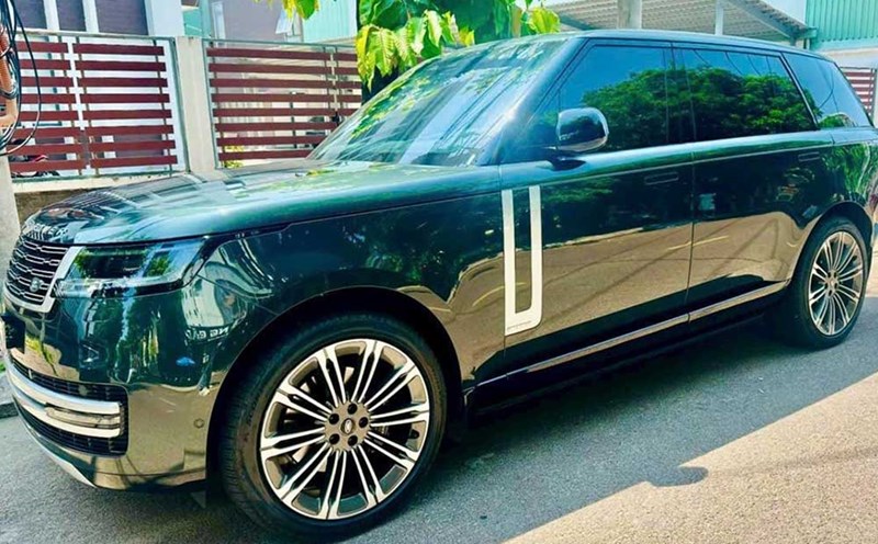 The new generation of Range Rover with green paint and luxurious beef skin interior. Photo: Anh Phuc