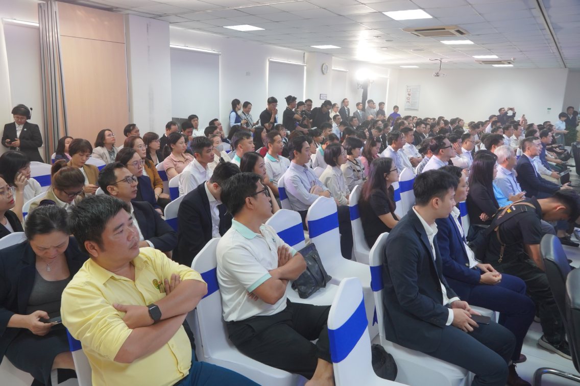 Dai bieu tham du le cong bo. Anh: Ta Quang