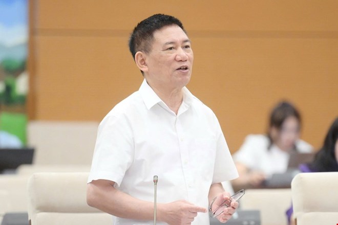 호득프억 부총리는 국가 기관이 월 500만~700만 동의 급여를 지급하기 때문에 능력 있는 사람이 기업에 취업한다고 밝혔습니다. 사진: Quochoi.vn.