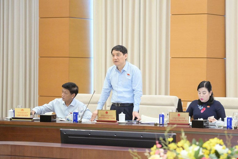 Chu nhiem Uy ban Van hoa va Xa hoi Nguyen Dac Vinh cho biet, lien quan den ky thi vao THPT va thi tot nghiep THPT la hai van de rat lon. Anh: Quochoi.vn