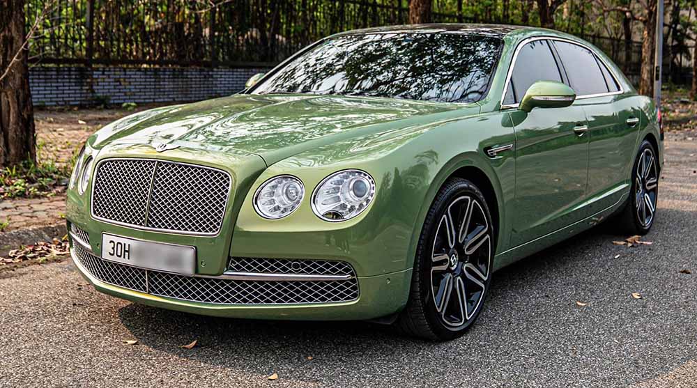 Bentley Flying Spur W12 2014 se vende en el antiguo mercado de automoviles por mas de 4 mil millones. Foto: Minh Quang