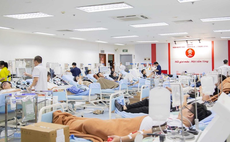 The National Institute of Hematology and Blood Transfusion needs an additional 30,000 units of blood for treatment during the summer. Photo: Quang Hai