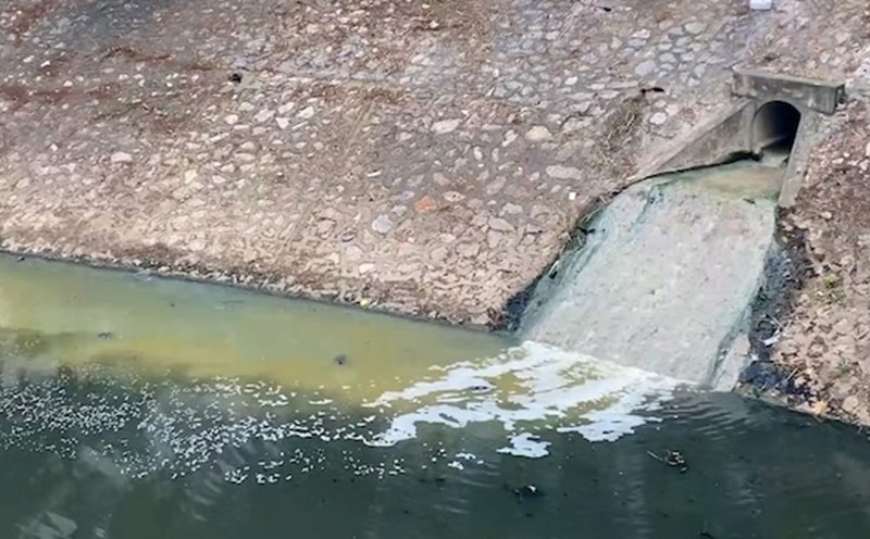 Urgently revive the flowing rivers to protect the landscape and human health.