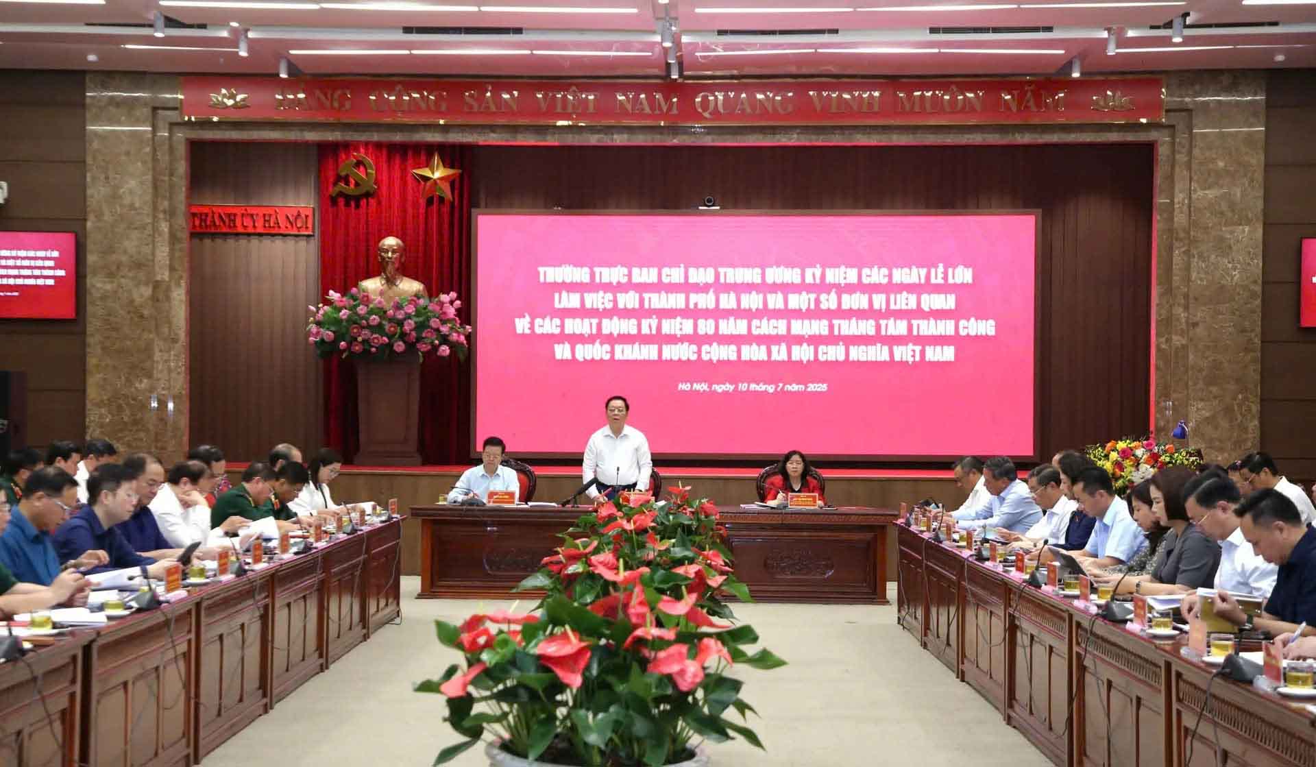 업무 회의 전체 모습. 사진: Thanh Hai