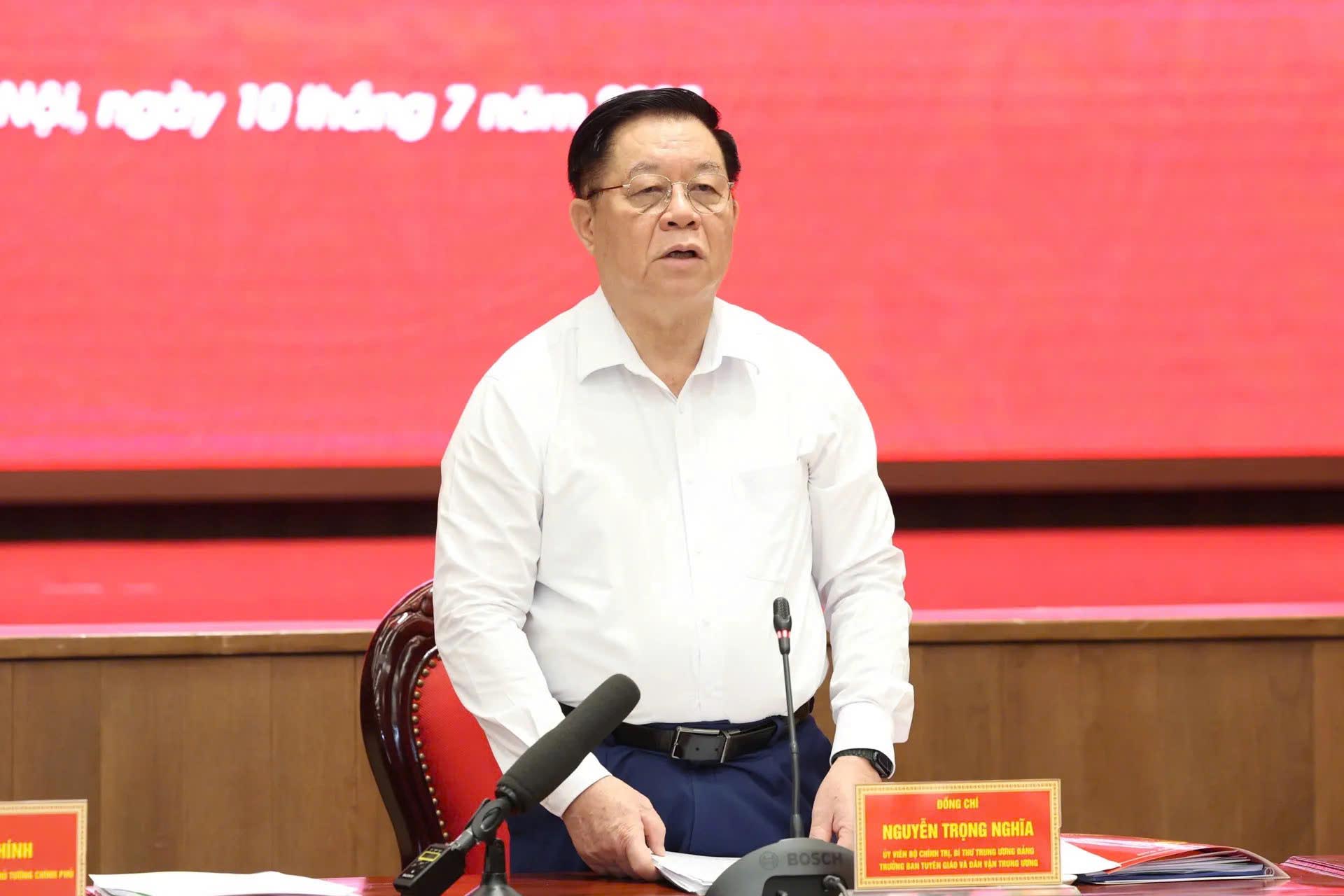 Truong Ban Tuyen giao va Dan van Trung uong Nguyen Trong Nghia phat bieu chi dao tai Hoi nghi. Anh: Thanh Hai