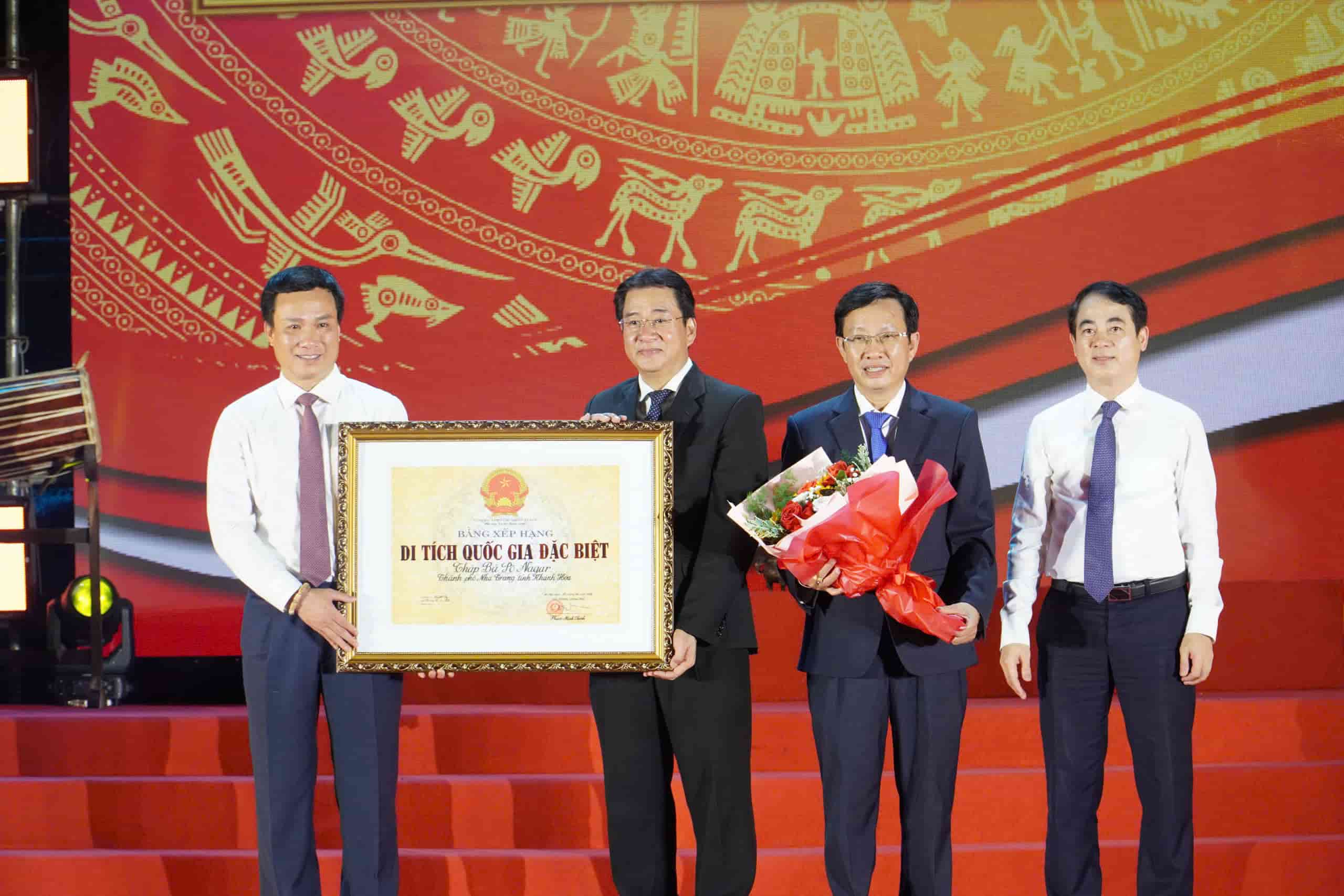 La provincia de Khanh Hoa celebro una ceremonia para recibir el titulo del Monumento Nacional Nacional Nacional Ponagar. Foto: Huu Long
