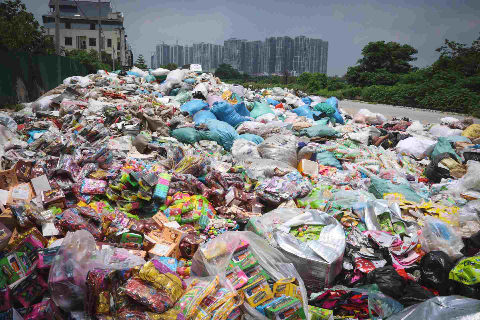 Tons of candy and food packaged with Chinese characters were dumped directly at the landfill in La Phu commune, Hoai Duc district. Photo: Huu Chanh