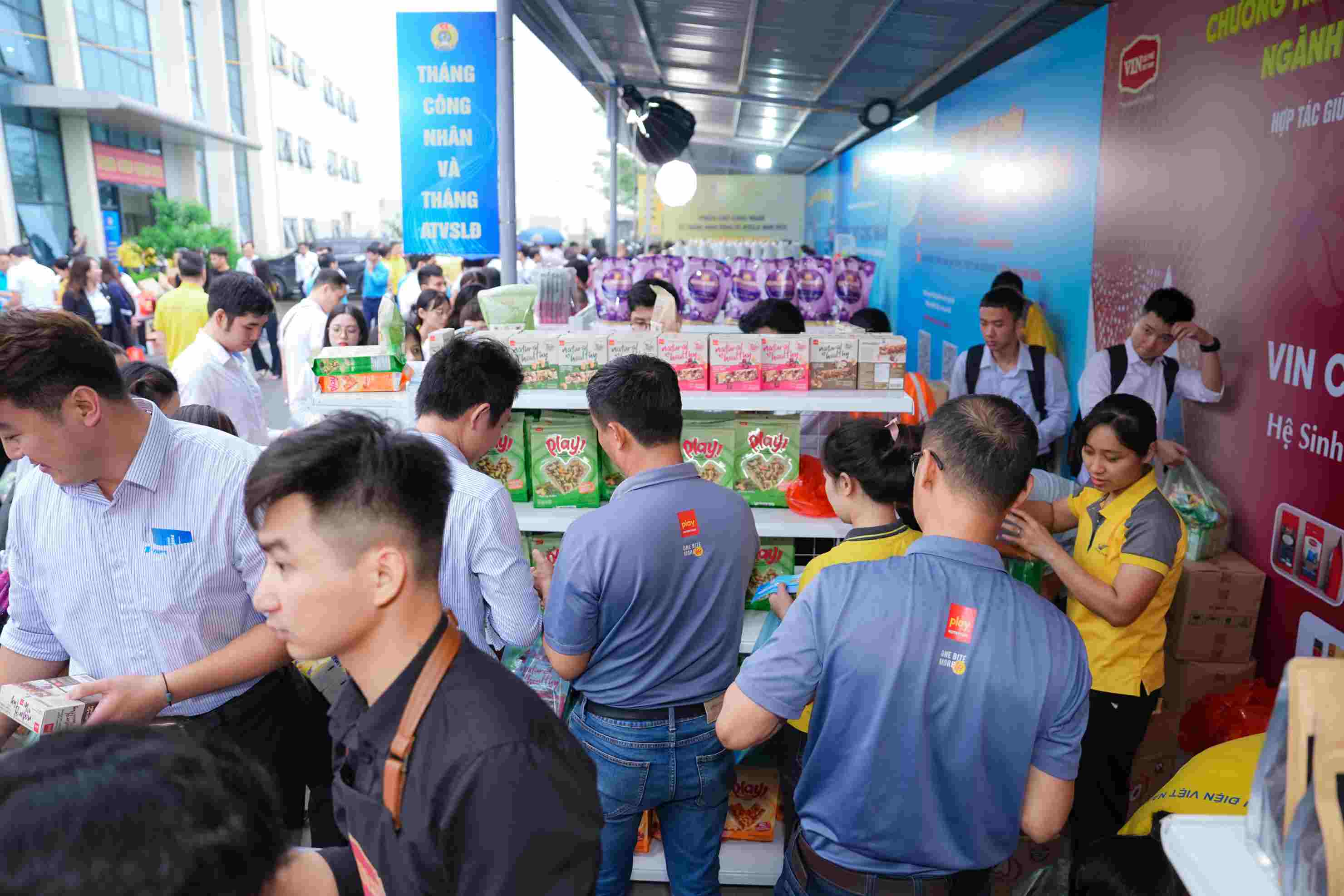 El puesto preferencial esta organizado por el sindicato de ciencias y tecnologia de Vietnam para trabajadores y trabajadores. Foto: Van Hien