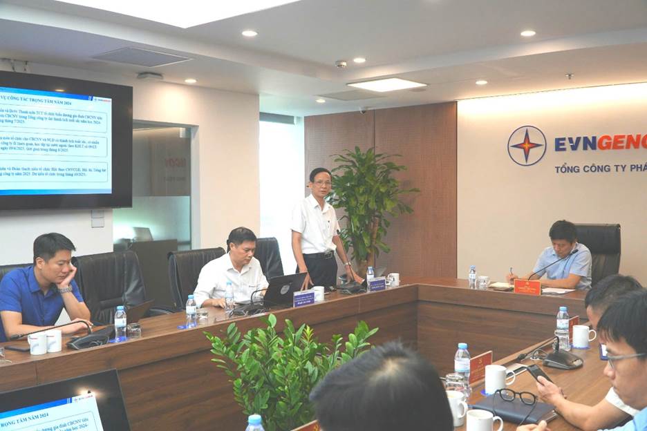 La reunion entre el Comite Permanente del Comite Partido de la Corporacion de Generacion de Power 1 y el Comite Permanente de la Union Sindical de la Corporacion. Foto: Viet Ha