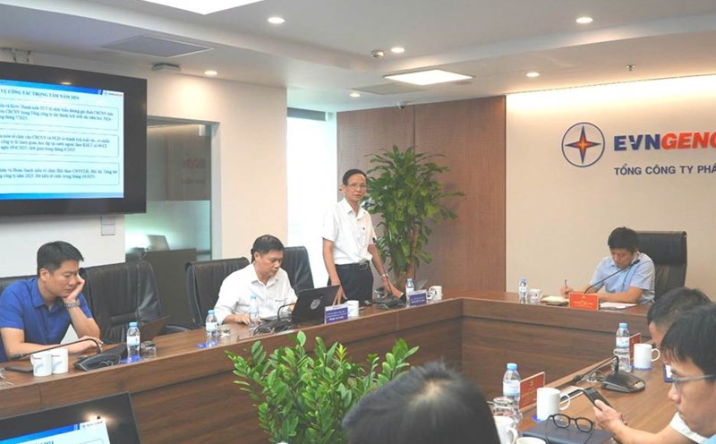 Working session between the Standing Committee of the Party Committee of Power Generation Corporation 1 and the Standing Committee of the Trade Union of the Corporation. Photo: Viet Ha