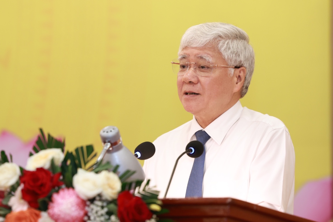 El Sr. Do Van Chien - Miembro del Buro Politico Secretario del Comite Central del Partido Presidente del Comite Central del Frente de la Patria de Vietnam Secretario del Comite del Partido del Frente de la Patria de Vietnam y organizaciones centrales pronuncio la conclusion de la conferencia. Foto: Hai Nguyen