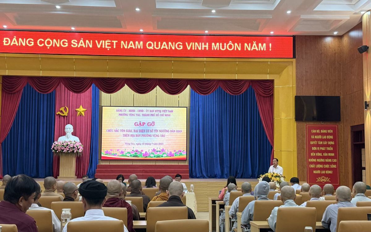 La vision de la reunion con dignatarios y creencias religiosas en el area. Foto: Thanh an