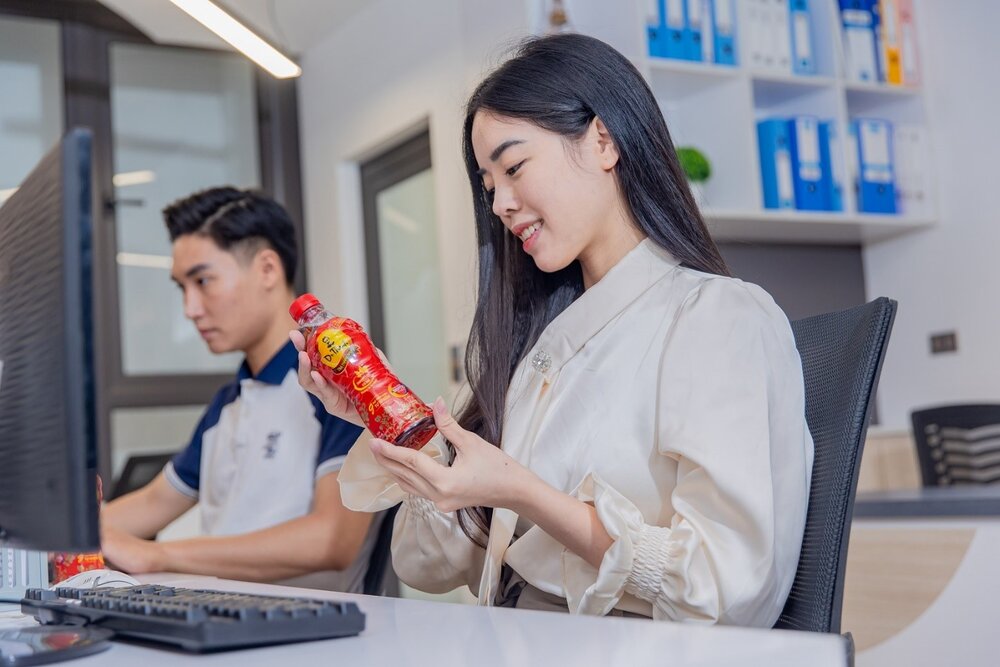 Voi tieu chi 3 Khong: Khong chat bao quan, khong mau tong hop, khong huong lieu bo sung giup Tra Thanh Nhiet Dr Thanh duoc nguoi tieu dung tin yeu va su dung moi ngay. Ảnh: Tan Hiep Phat