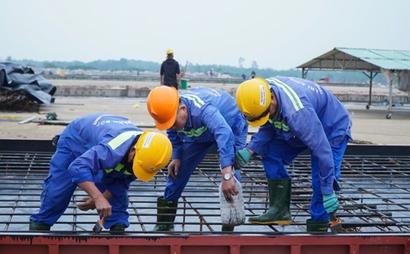 Quang Tri voters recommend that after the merger, important projects will not be interrupted. Photo: Mai Dung