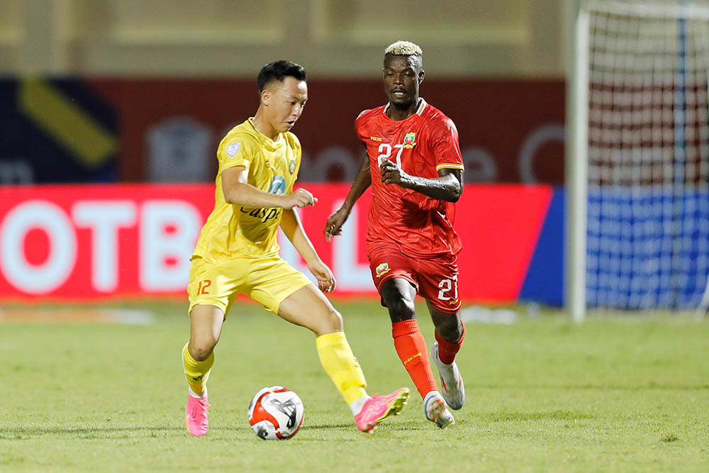 Nguyen Thai Son (yellow shirt) of U23 Vietnam received compliments from the Southeast Asian Football Federation. Photo: AFF