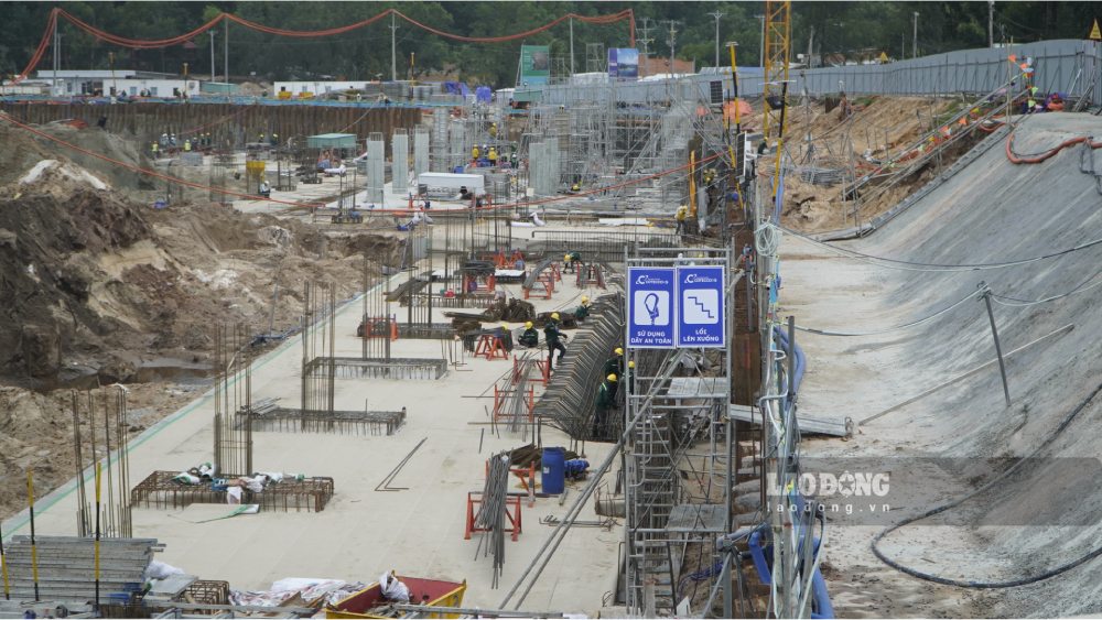 Doi voi 3 du an da chap thuan chu truong dau tu, Chu tich UBND tinh de nghi thuc hien cac cong viec phai dam bao trinh tu thu tuc dung quy dinh, tap trung luc luong, phoi hop cho hieu qua, dam bao dung tien do.