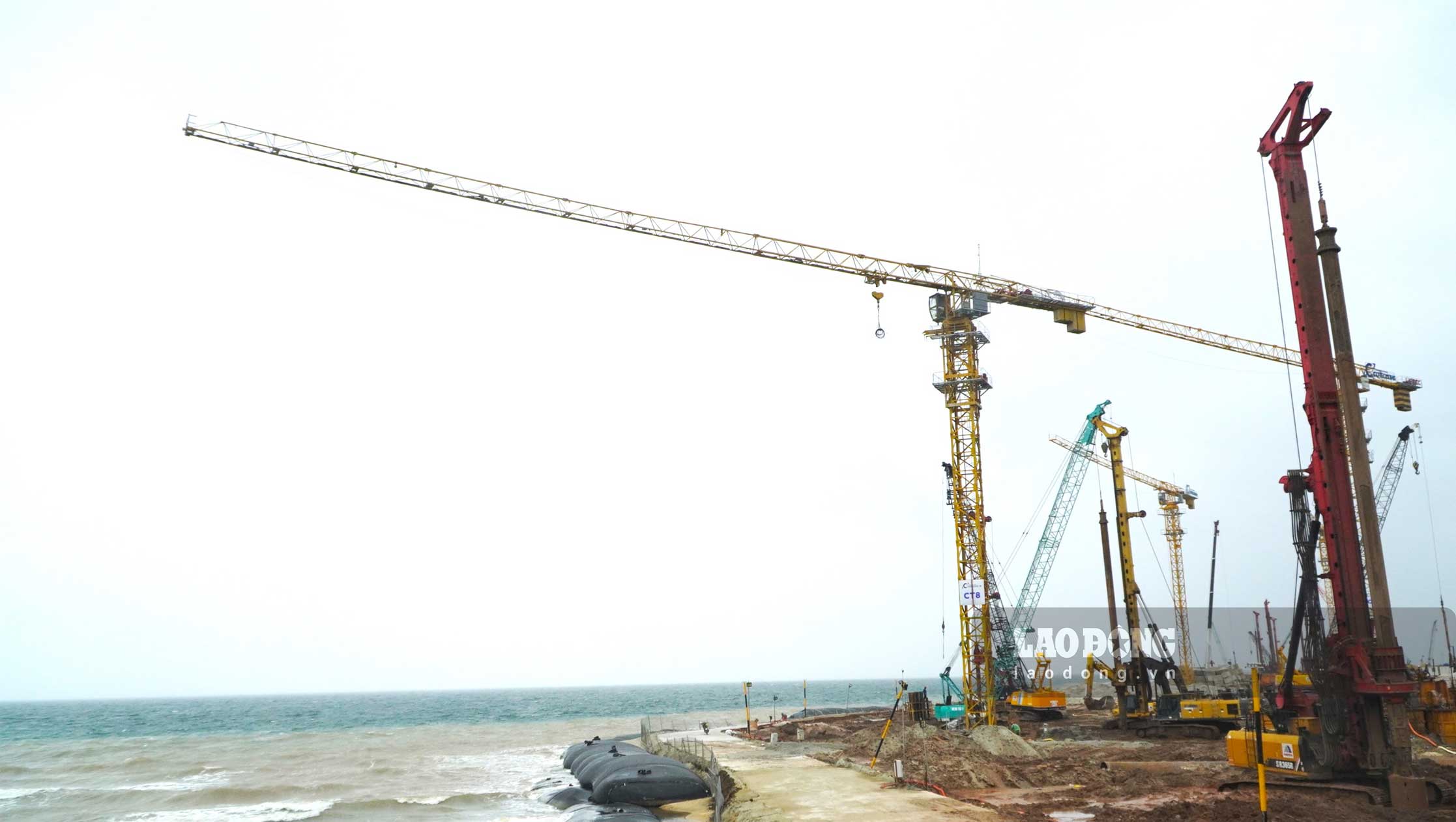 Du an Khu do thi hon hop – Bai Dat Do do Cong ty TNHH Mat Troi Phu Quoc dau tu, tong von 64.000 ti dong, thoi gian thuc hien 2025 - 2027. Du an huong toi hinh thanh khong gian do thi hien dai, ket hop trung tam hoi nghi - khach san cao cap phuc vu truc tiep cho Hoi nghi APEC.