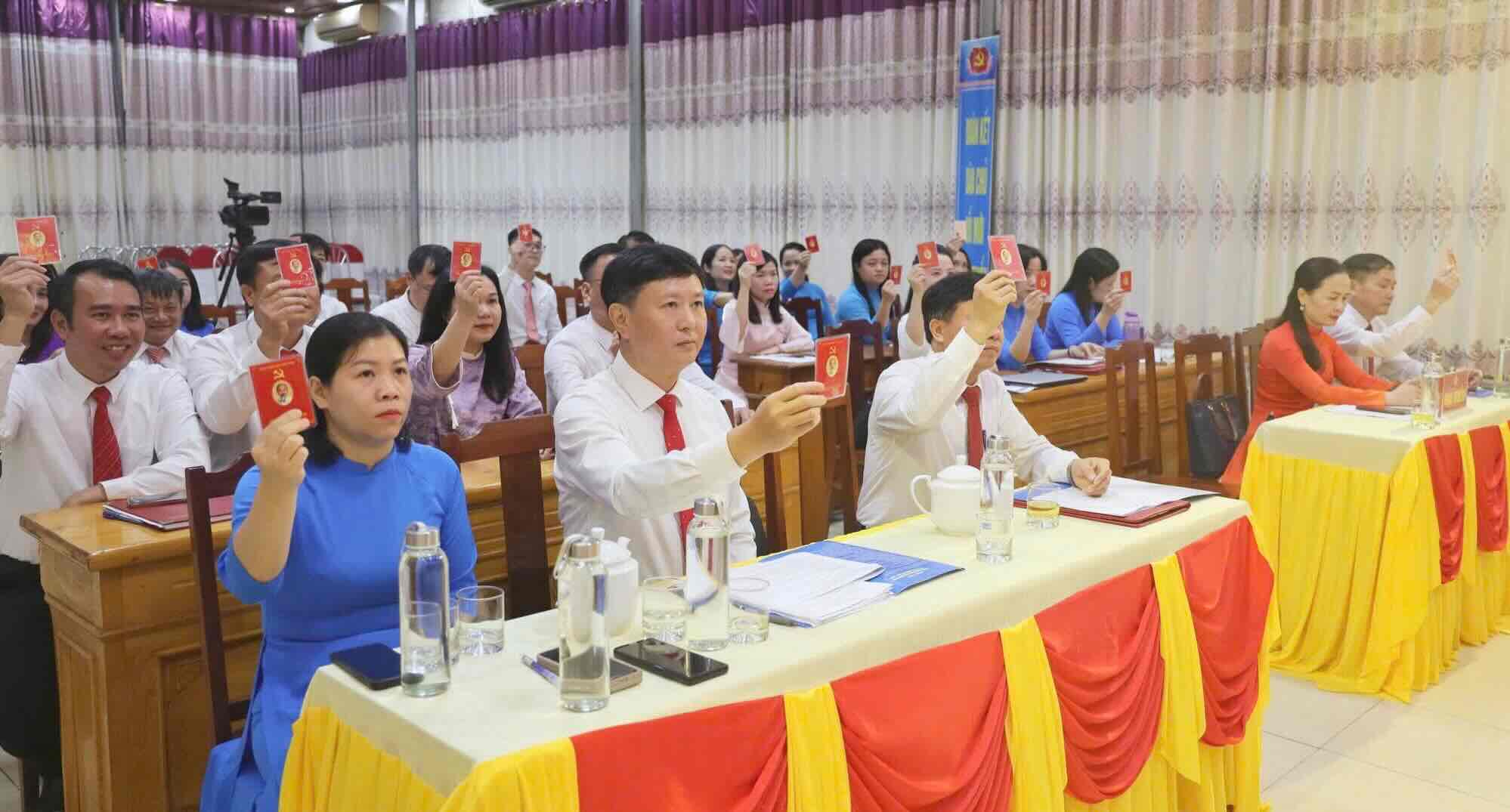 労働組合労働局の党委員会は、第一議会、任期2025〜2030年に開催されました。写真：Ha Tinh労働組合