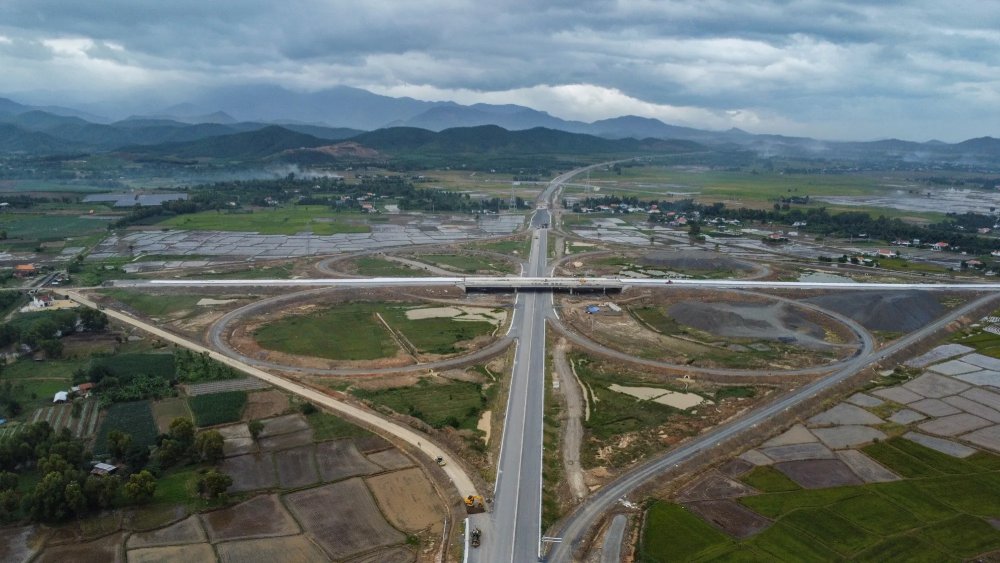Van Phong - Nha Trang 고속도로와 Khanh Hoa - Buon Ma Thuot 고속도로 간의 동급 교차로. 사진: Xuan Hoat