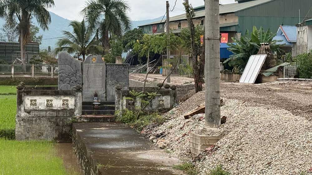 Las reliquias de componentes del Monumento Nacional Especial de Dien Bien Phu Battlefield fueron abusados. Foto: Van Thanh Chuong