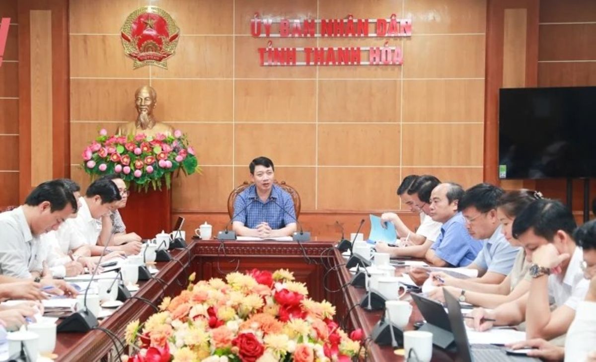 Thanh Hoa성 인민위원회 부위원장 Le Duc Giang 씨가 기소되기 전에 성 인민위원회에서 회의를 주재하고 있습니다. 사진: T.L