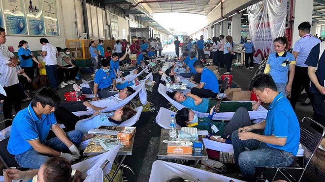 350 cán bộ, công nhân viên công ty giày ở Đồng Nai hiến máu cứu người