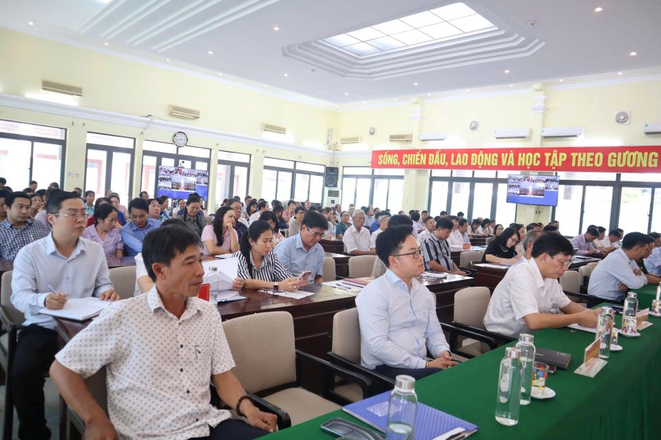 Quang canh hoi nghi. Anh: Thanh Quynh