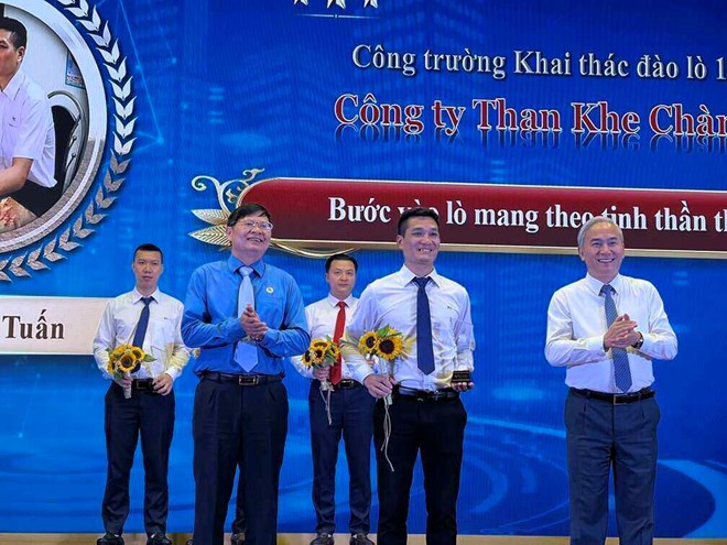 Vinh quang thợ mỏ - Tuyên dương công nhân lao động xuất sắc tiêu biểu là đảng viên