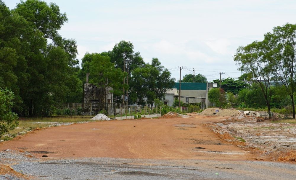 The Dong Ha bypass project is unfinished. Photo: Han Nguyen