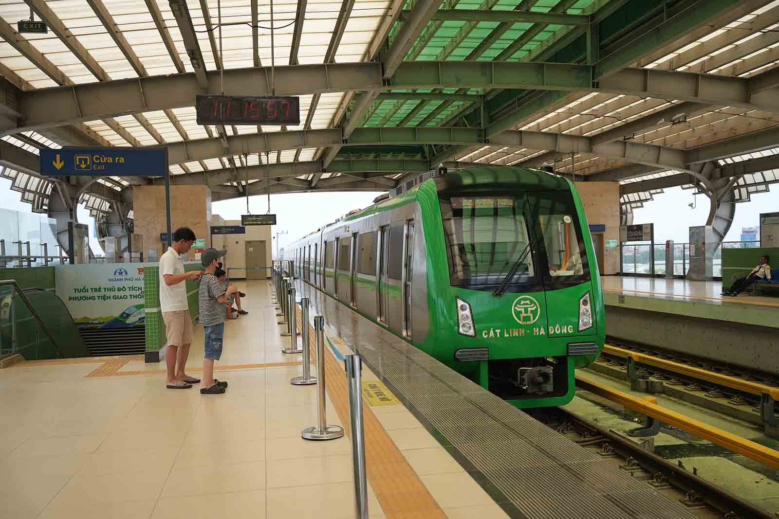 Cat Linh - Ha Dong electric train. Photo: Huu Chanh