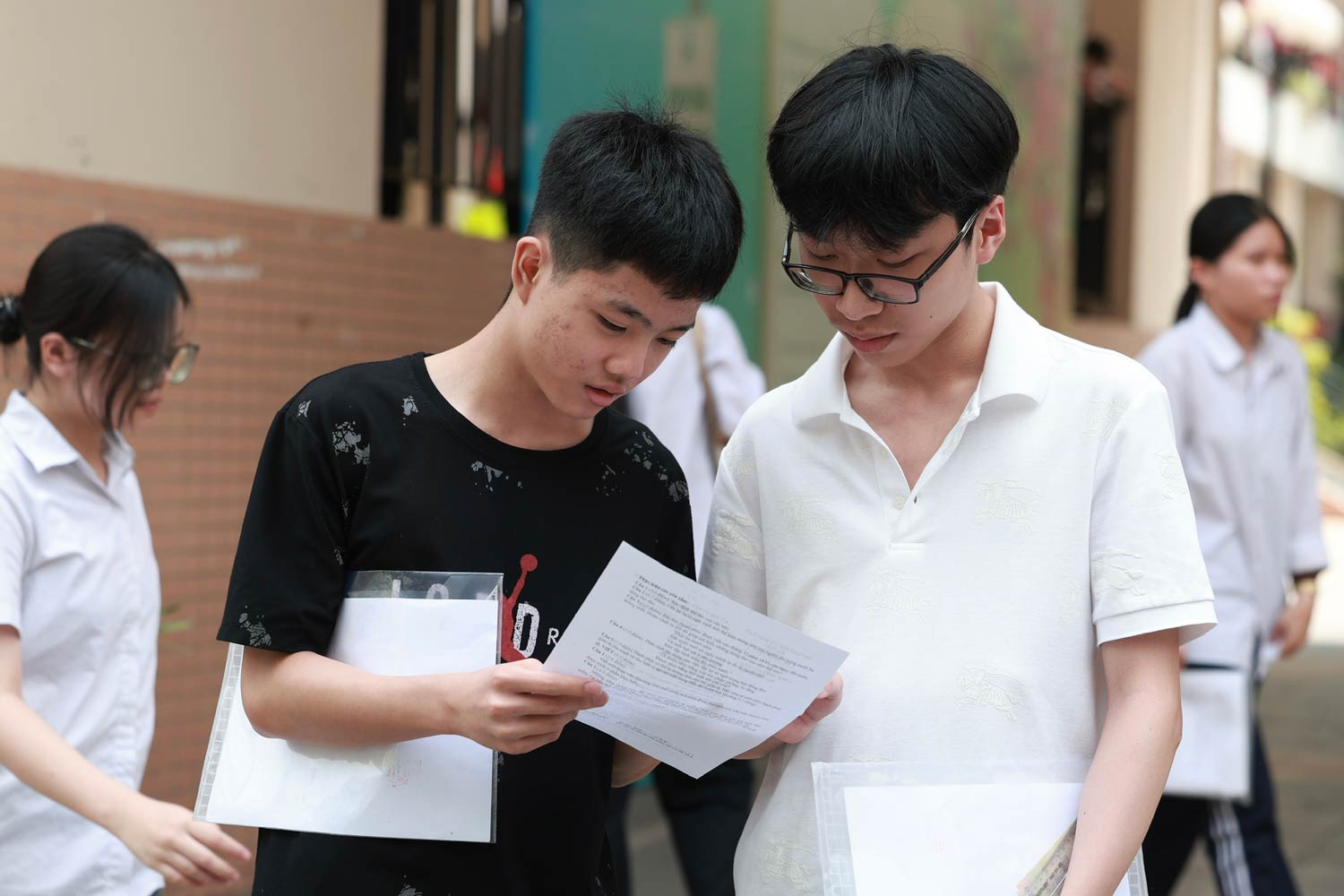 Nhieu hoc sinh cam thay boi roi khi chon mon tu chon o lop 10. Anh: Hai Nguyen