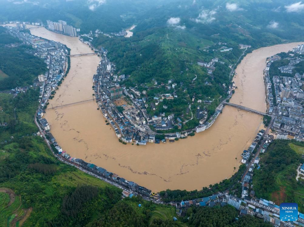 Lu lut o huyen Tong Giang, tinh Quy Chau, ngay 24.6.2025. Anh: Xinhua