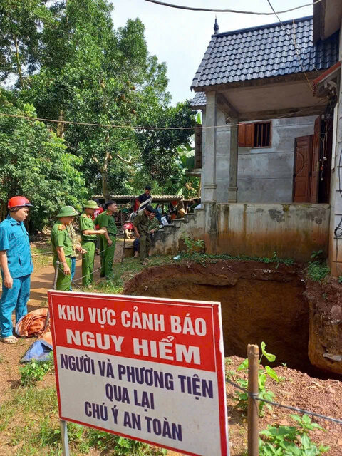 Chinh quyen dia phuong dat bien canh bao khu vuc nguy hiem. Anh: Cong an xa Muong Hoa.