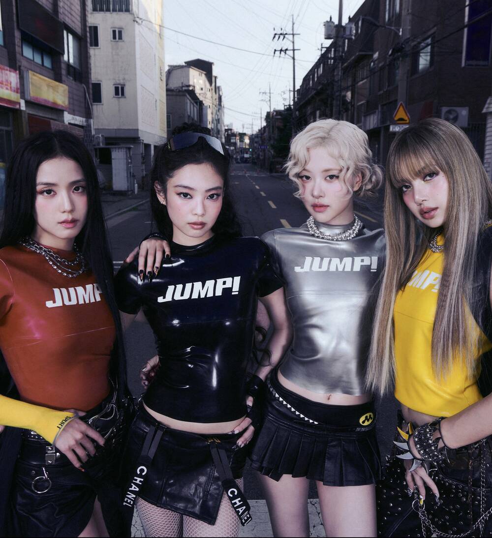Blackpink ca tinh trong poster chu de cua “JUMP“. Anh: MV JUMP