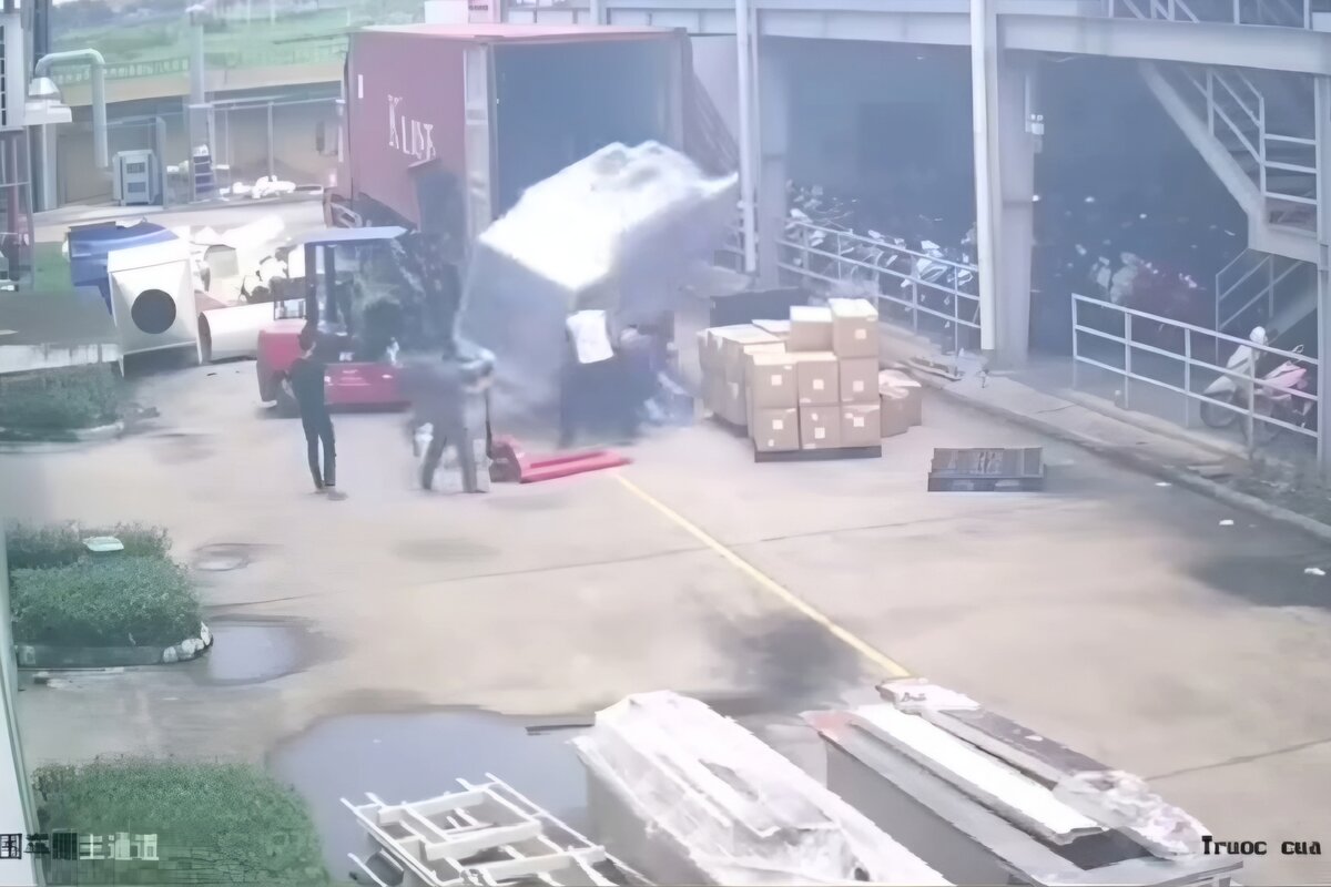 푸토 노동 사고로 1명이 사망하고 1명이 부상당했습니다. 클립에서 캡처한 사진.