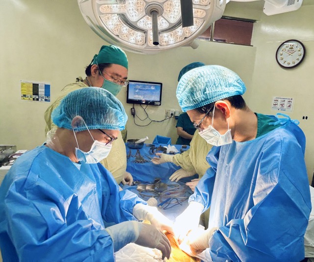 The patient successfully received a kidney transplant and is recovering well. Photo: Gia Dinh People's Hospital